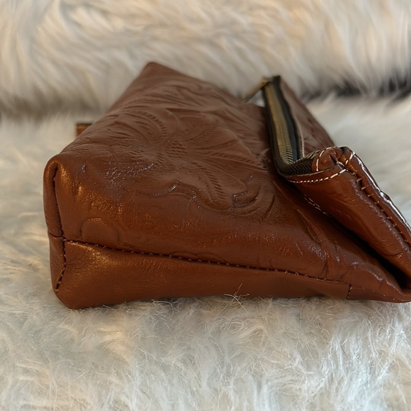 NWT, Patricia Nash tooled leather wristlet - Picture 5 of 15